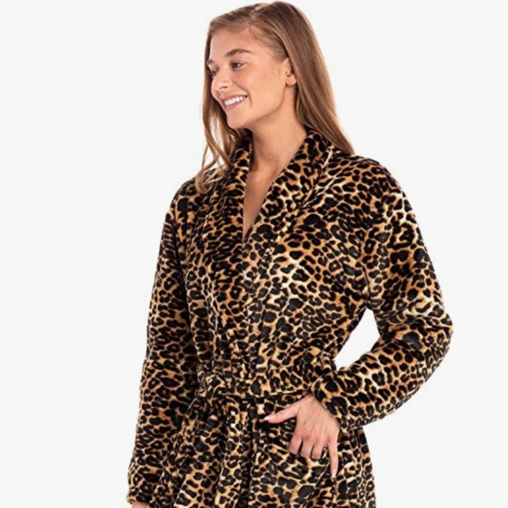 Alexander Del Rossa Women's Leopard Warm Fleece Winter Robe, Long Plush Bathrobe